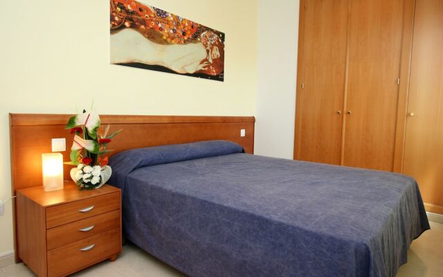 Отель InmoSantos Apartaments Daniel Испания, Курорт Росес - отзывы, цены и фото номеров - забронировать отель InmoSantos Apartaments Daniel онлайн комната для гостей