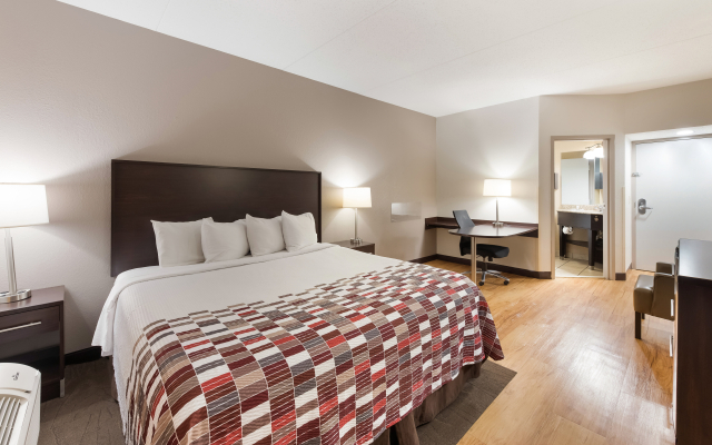 Red Roof Inn & Suites Columbus - West Broad