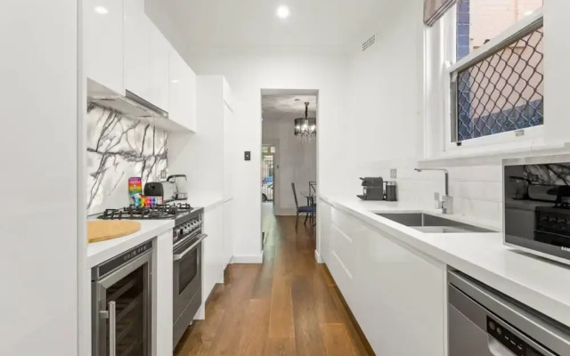Traditional 2-bed Terrace House in Millers Point