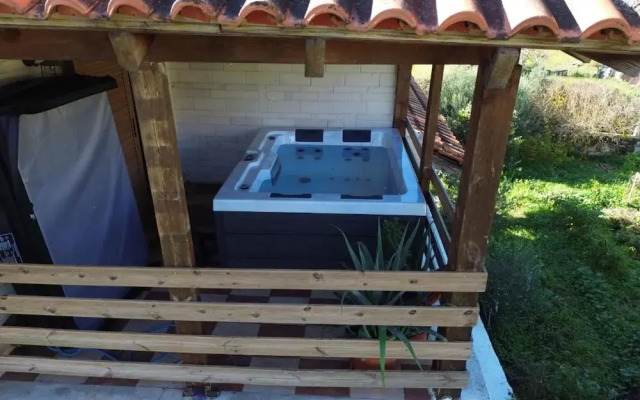 Zaros Traditional House - Private Hot Tub Retreat