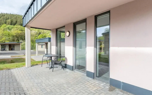 Beautiful Bungalow Near the Lake Beach