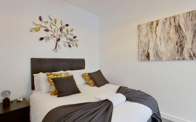 Charming 2 Bed Apt with Netflix & Wi-Fi