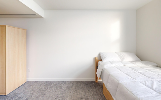 Oak House Residence
