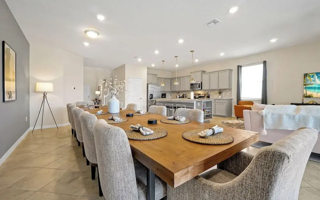 4273 Lana Avenue, 8beds