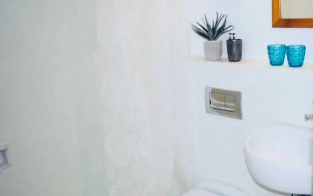 Studio Apartment in Central Cape Town With a Pool