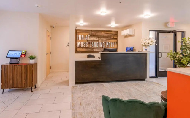 Inn At Moss Landing Point
