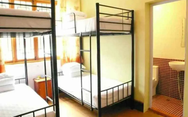 The Old Place In't Youth Hostel