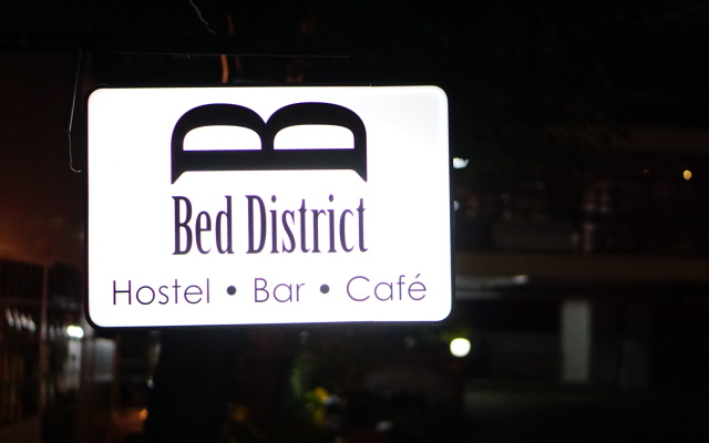 Отель Bed District Бангкок вид на фасад