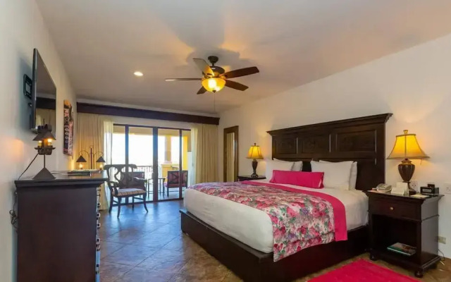Room in Holiday House - Hacienda Encantada-king Or Queen Beds-kitchenette!
