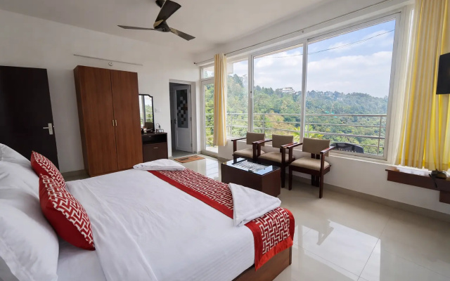 Holidayz by Stayz Royale Munnar - Misty & Sunrise Experience