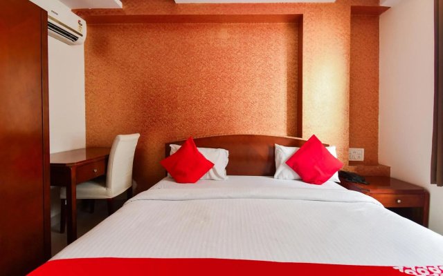 Flagship 76012 Hotel Grand Decor