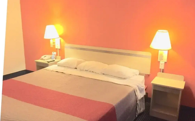 Red Carpet Inn
