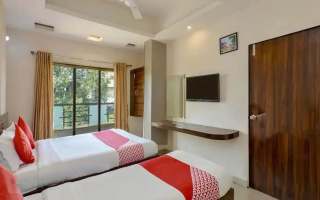 Hotel Mangesh Plaza