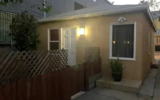Nice 2 Bedroom in Burbank