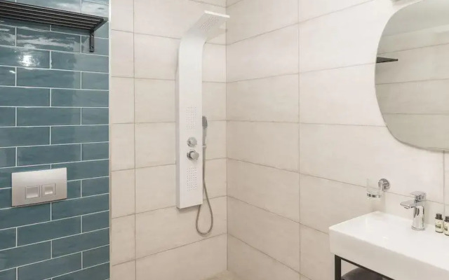 Elizabeth Queen Luxury Rooms