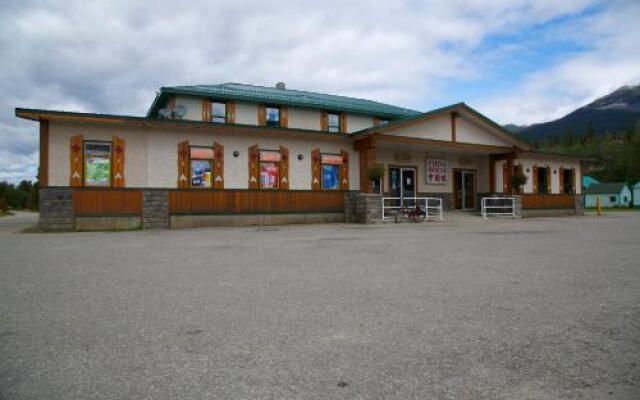 Valemount Hotel вид на фасад
