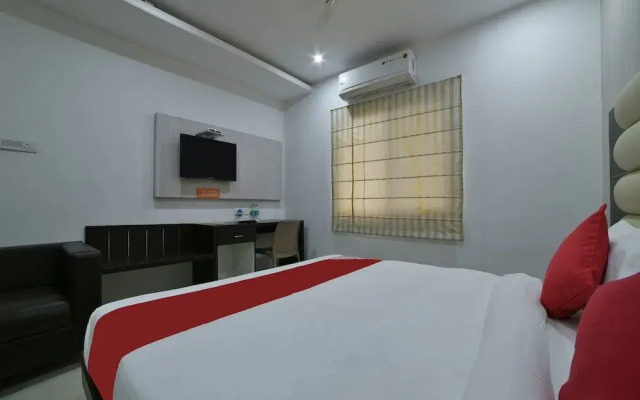 OYO 16894 Aditya Residency
