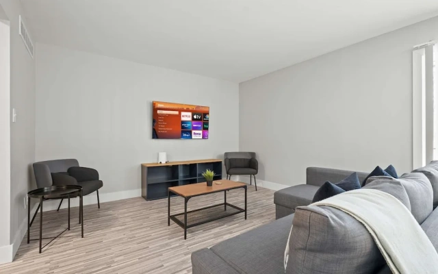 Spacious 2BR 2BA Apartment in the City