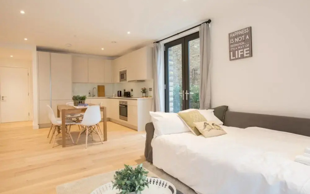 Bright, Spacious 2 bed Flat in Battersea, Sleeps 6