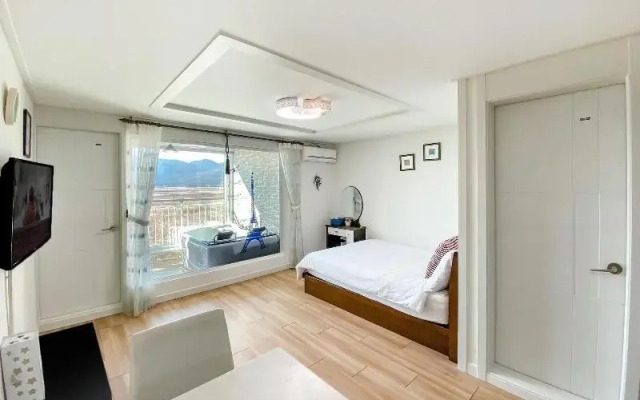 Ganghwa Noeldamunspa Pension