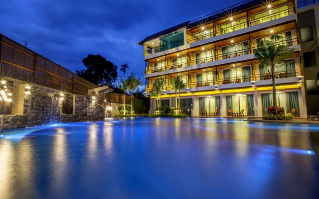 Отель Aqua Resort Phuket вид на фасад