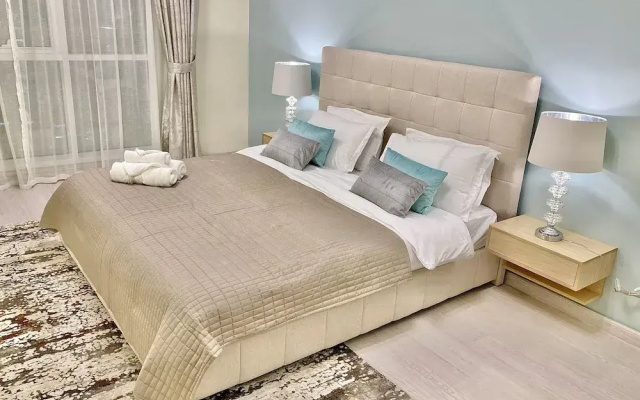 Whitesage - Lakefront Apartment Amidst Parks With Lake Access