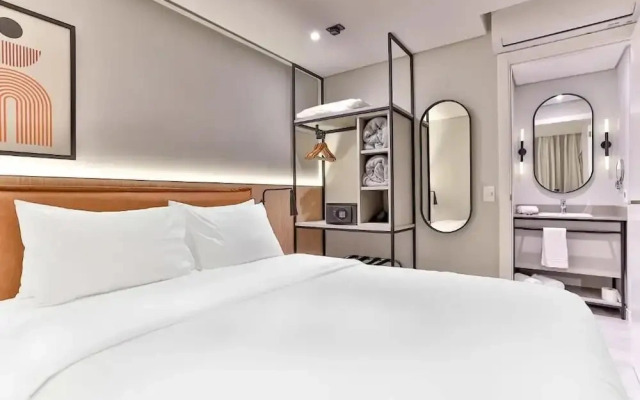 Luxury Stay Steps from Praia Brava