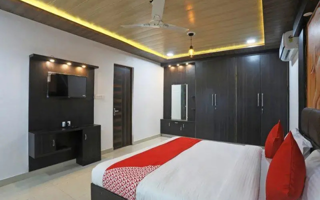 OYO 40232 Paradise Mahal