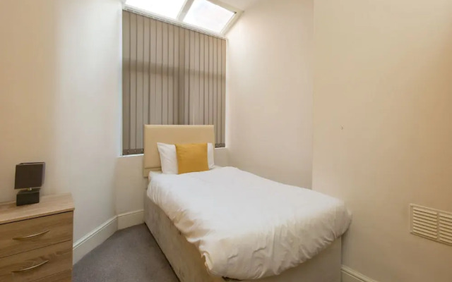 Townhouse @ 27 Electricity St Crewe