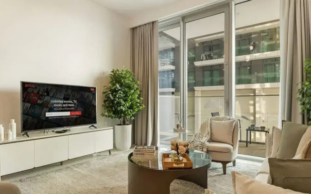 Modern 2BR w Direct Beach Access Emaar Beachfront
