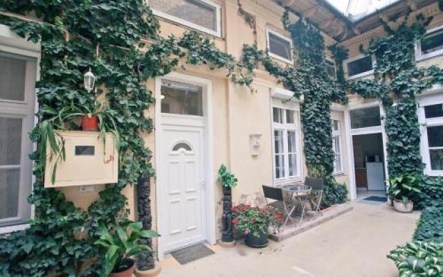 Отель OASIS Guest House Budapest Венгрия, Будапешт - отзывы, цены и фото номеров - забронировать отель OASIS Guest House Budapest онлайн вид на фасад