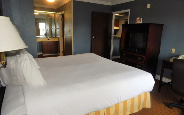 Richmond Suites Hotel