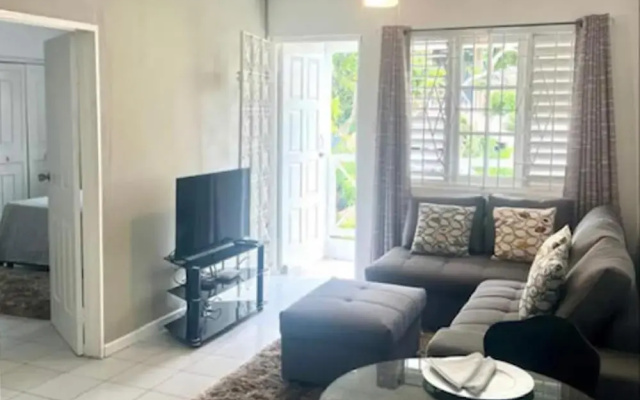 Cozy Central 1-bed Apartment in Kingston