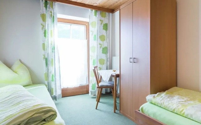 Spacious Apartment Near Ski Area In Konigsleiten