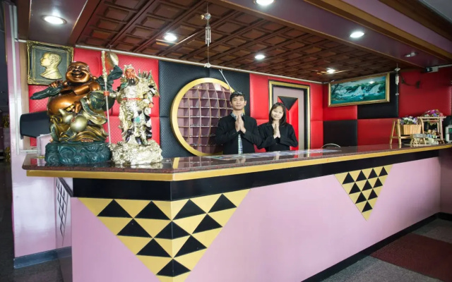 Grand Leo Hotel