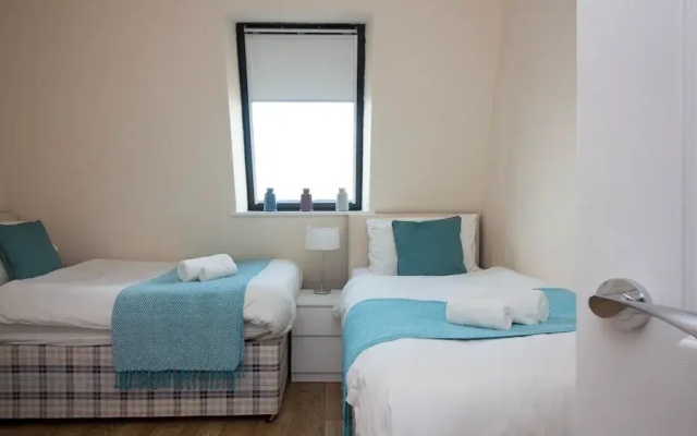 Stayzo Castle Point 18 Apartments - Premier Lodge