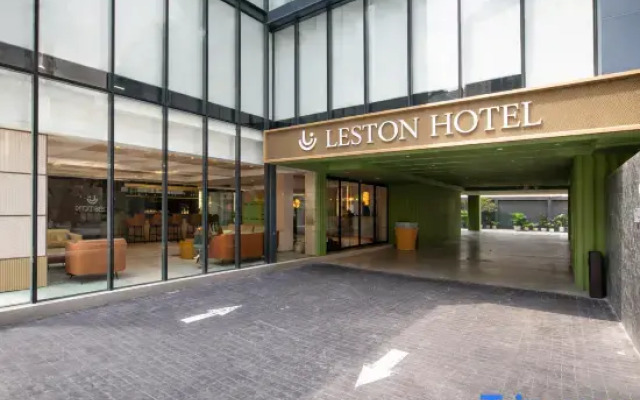 Leston Hotel