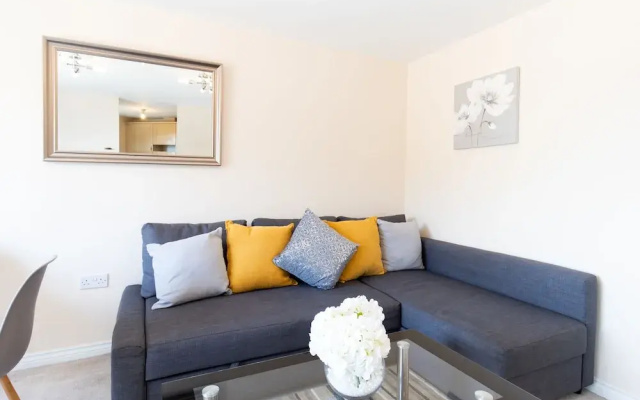 Velvet 2-bed apartment Stewart Place - Ware