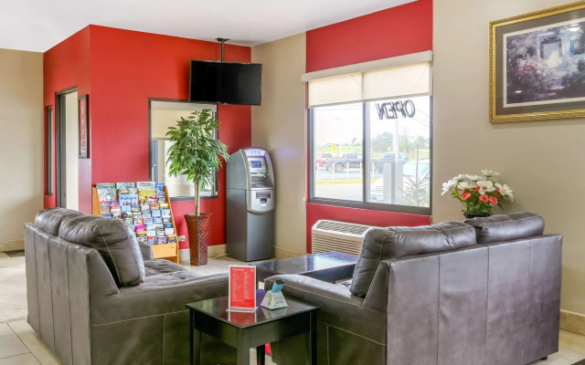 Econo Lodge Shorewood