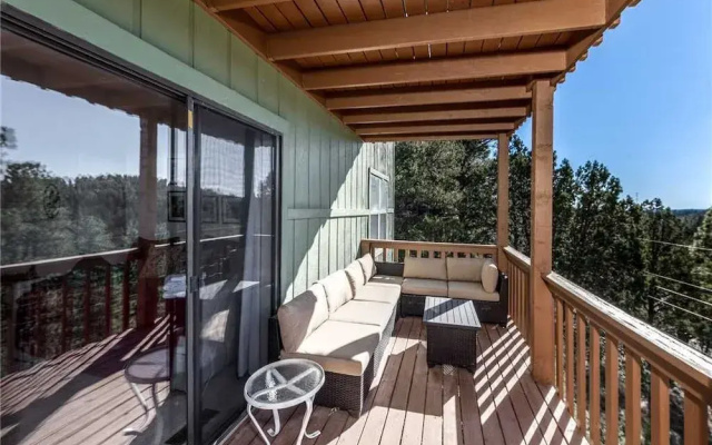 Sierra Lake Vista - Four Bedroom Cabin with Hot Tub