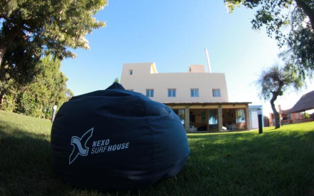Отель Nexo Surf House Испания, Вехер-де-ла-Фронтера - отзывы, цены и фото номеров - забронировать отель Nexo Surf House онлайн вид на фасад