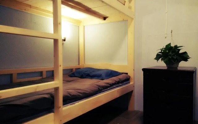 Horse Hostel