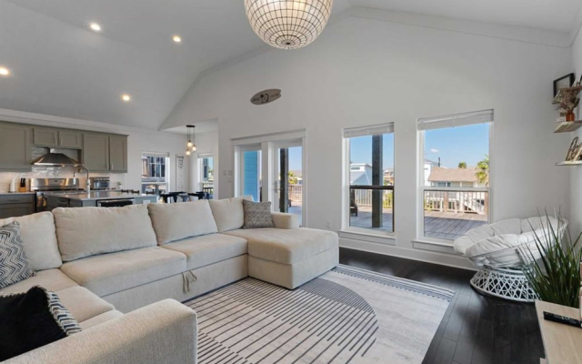 Dockside Dream Home for 10