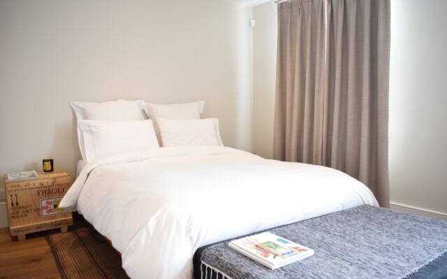 Отель Spacious 1 Bedroom Flat in St John's Wood комната для гостей