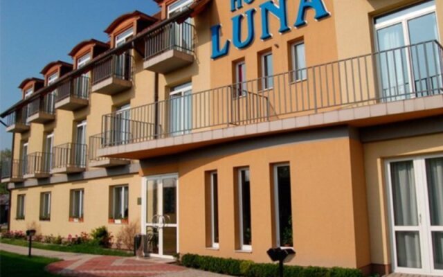 Отель Luna Budapest Венгрия, Будапешт - отзывы, цены и фото номеров - забронировать отель Luna Budapest онлайн вид на фасад