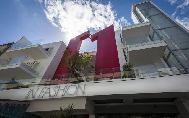 In Fashion Hotel Boutique Adult Only вид на фасад