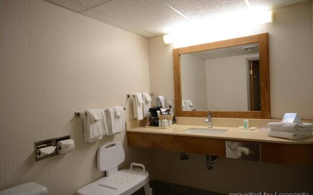Comfort Inn Mont Laurier In Lac Saguay Canada From 117 Photos