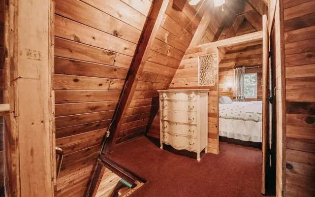 54sl - Hot Tub - Pets OK - Sleeps 4