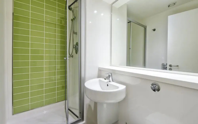 Sleek Student Studio in Prime London Location