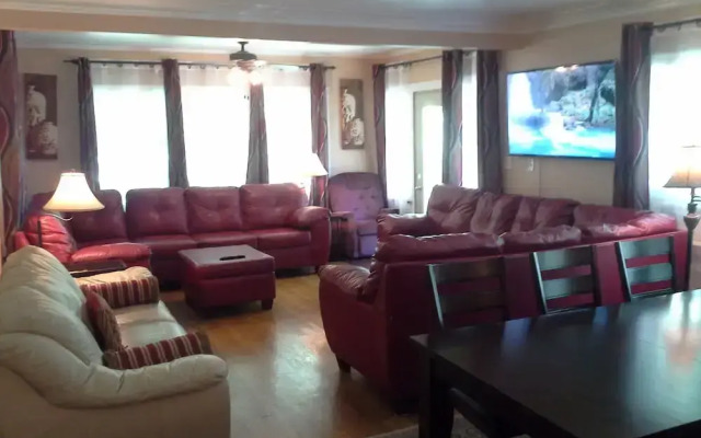 JARVIS Edgewater Park & Beach Villa-Hotel
